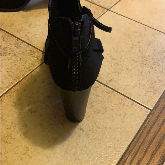 Open toed boots - Picture 2 of 6